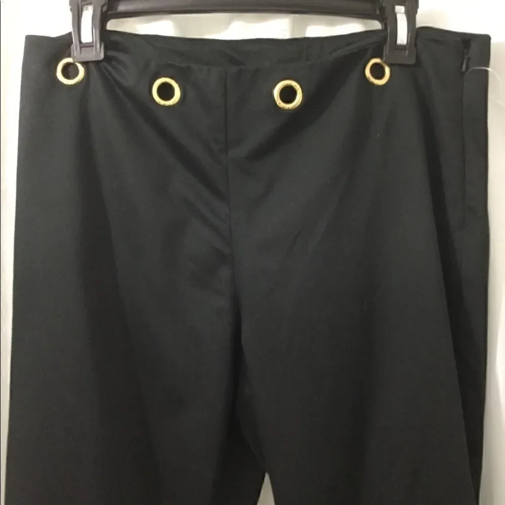 Michael Kors 6 Black grommets detail cropped pants
